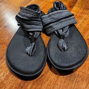 Sanuk yoga sling black sandals